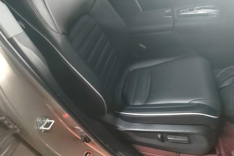 Used Honda UR-V 2017 370TURBO 2WD Prestige Edition China V Right Front Seat