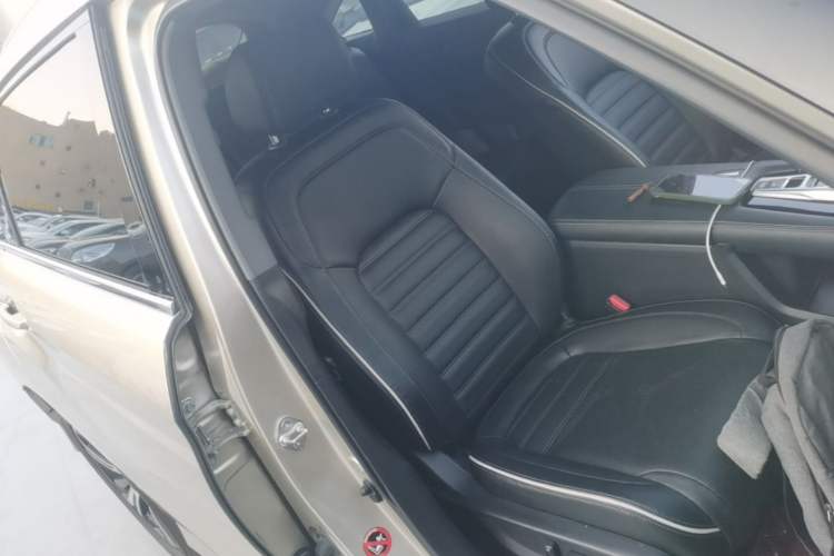 Used Honda UR-V 2017 370TURBO 2WD Prestige Edition China V Right Front Seat