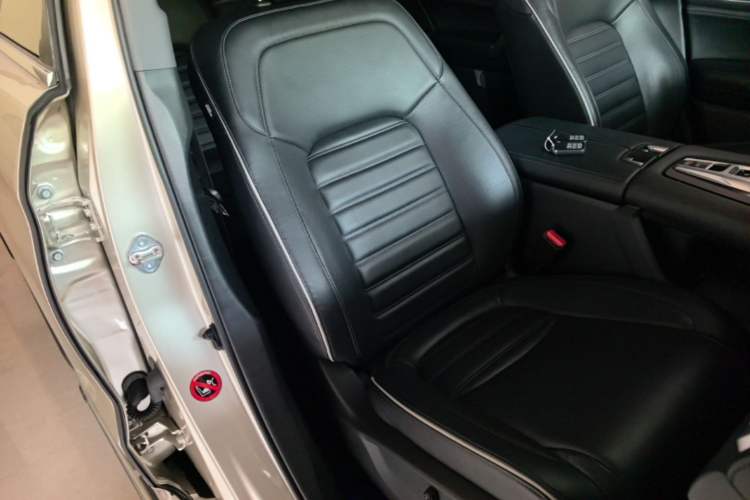 Used Honda UR-V 2017 370TURBO 2WD Prestige Edition China V Right Front Seat