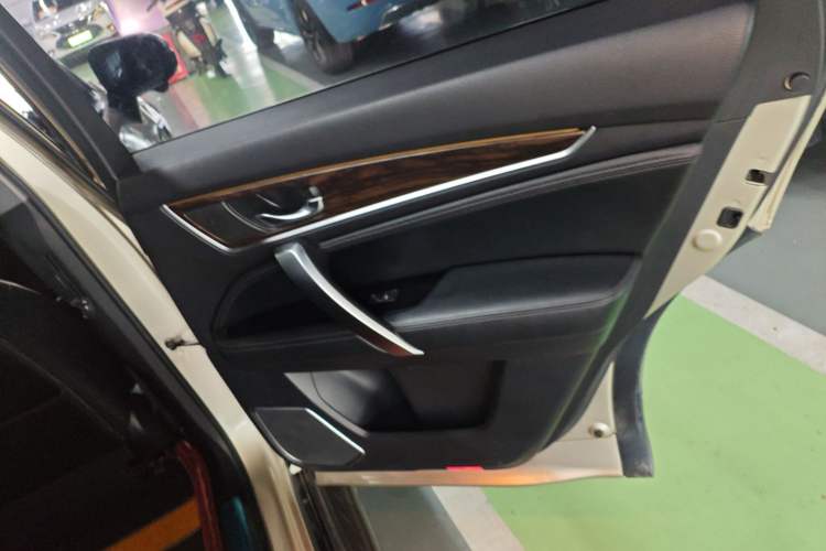 Used Honda UR-V 2017 240TURBO Two-Wheel Drive Luxury Edition China VI Right Rear Door Interior