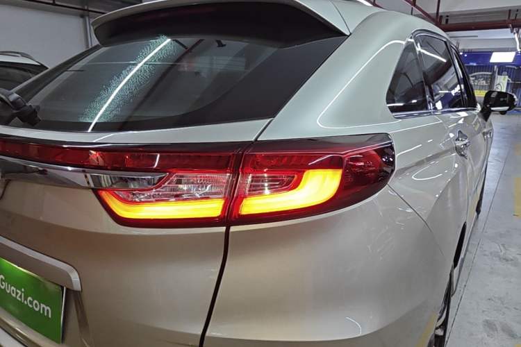 Used Honda UR-V 2017 240TURBO Two-Wheel Drive Luxury Edition China V Right Rear Taillight