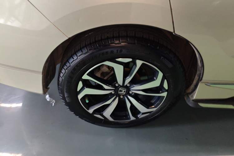 Used Honda UR-V 2017 240TURBO Two-Wheel Drive Luxury Edition China VI Right Rear Wheel Hub