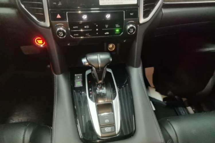 Used Honda UR-V 2017 240TURBO Two-Wheel Drive Luxury Edition China V Gear Lever