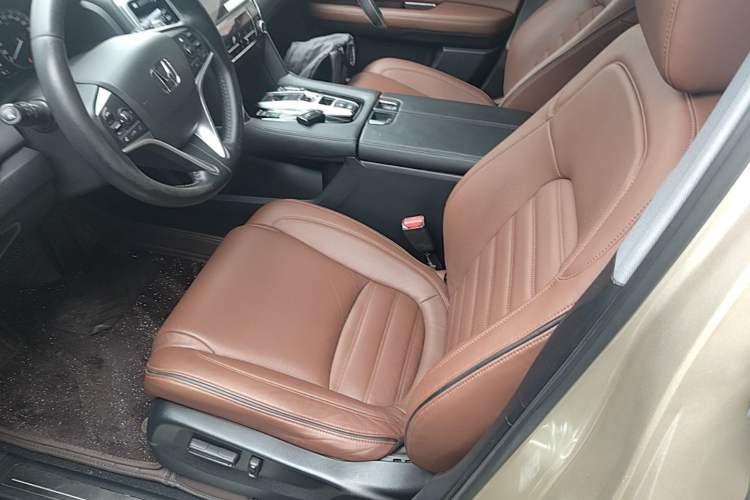 Used Honda UR-V 2017 370TURBO 2WD Prestige Edition China V Left Front Seat