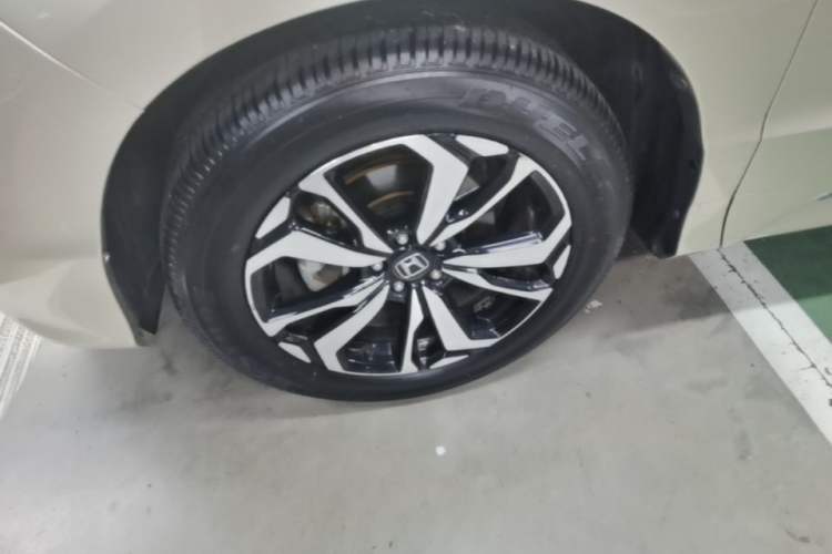Used Honda UR-V 2017 240TURBO Two-Wheel Drive Luxury Edition China V Left Front Wheel Hub