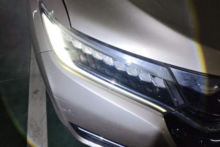 Used Honda UR-V 2017 370TURBO 2WD Prestige Edition China V Right Front Headlight