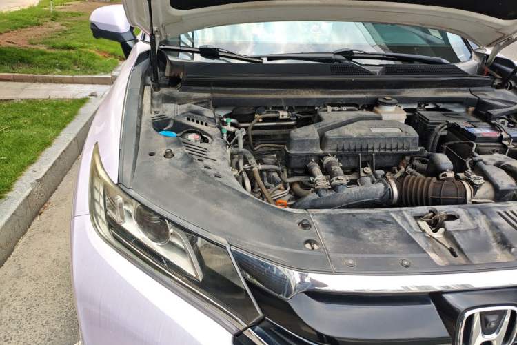 Used Honda UR-V 2017 240TURBO Two-Wheel Drive Classic Edition China V Engine Bay Right