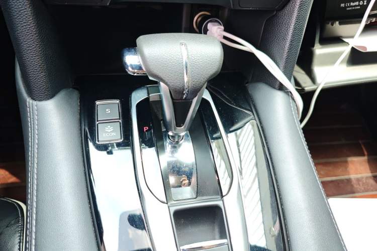 Used Honda UR-V 2017 240TURBO Two-Wheel Drive Classic Edition China V Gear Lever