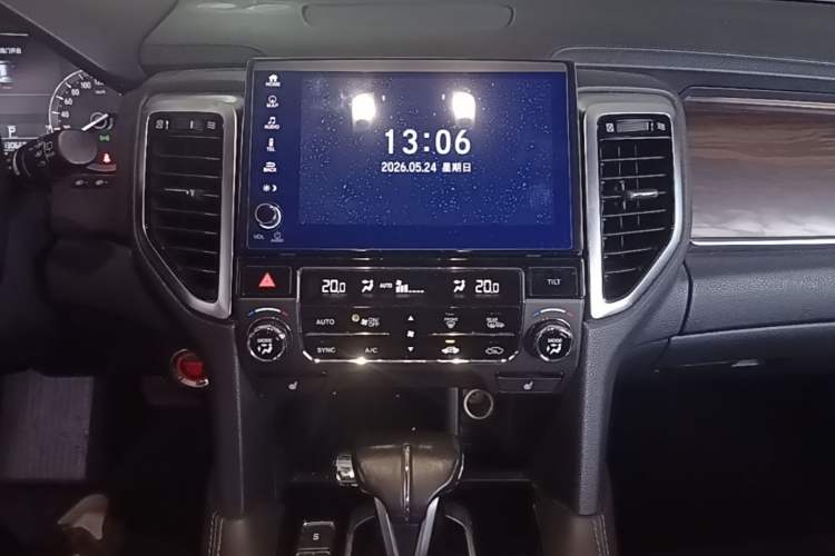 Used Honda UR-V 2017 240TURBO Two-Wheel Drive Luxury Edition China V Audio And AC Panel