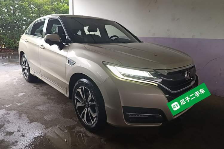 Used Honda UR-V 2017 240TURBO Two-Wheel Drive Luxury Edition China V Front Right 45 Deg