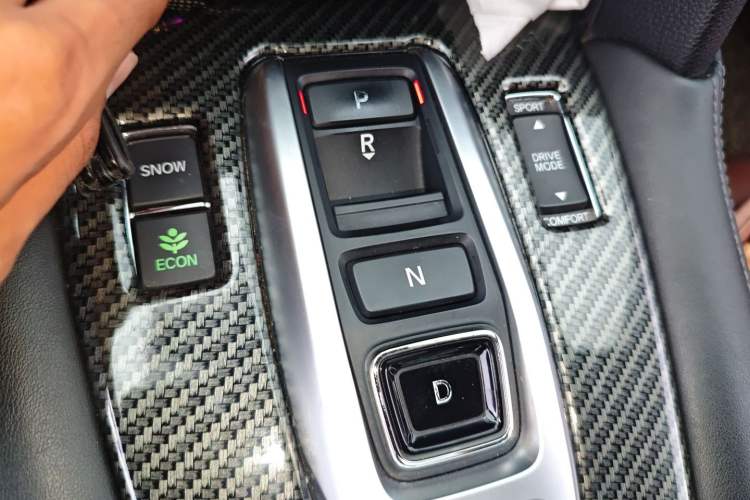Used Honda UR-V 2017 370TURBO Four-Wheel Drive Prestige Edition China V Gear Lever
