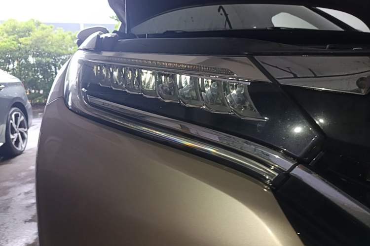 Used Honda UR-V 2017 240TURBO Two-Wheel Drive Luxury Edition China V Right Front Headlight