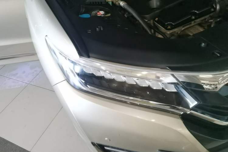 Used Honda UR-V 2017 370TURBO Four-Wheel Drive Prestige Edition China V Right Front Headlight