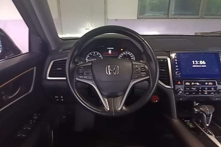 Used Honda UR-V 2017 240TURBO Two-Wheel Drive Luxury Edition China V Steering Wheel