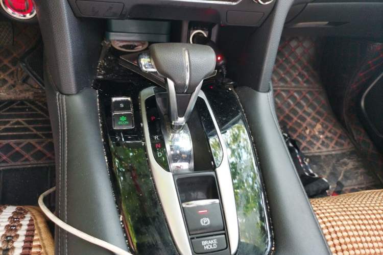 Used Honda UR-V 2017 240TURBO Two-Wheel Drive Classic Edition China VI Gear Lever