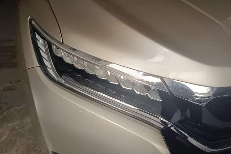Used Honda UR-V 2017 370TURBO Four-Wheel Drive Prestige Edition China V Right Front Headlight