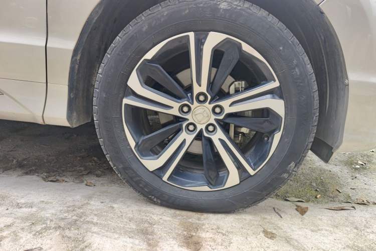 Used Honda UR-V 2017 370TURBO Four-Wheel Drive Prestige Edition China V Right Front Wheel Hub