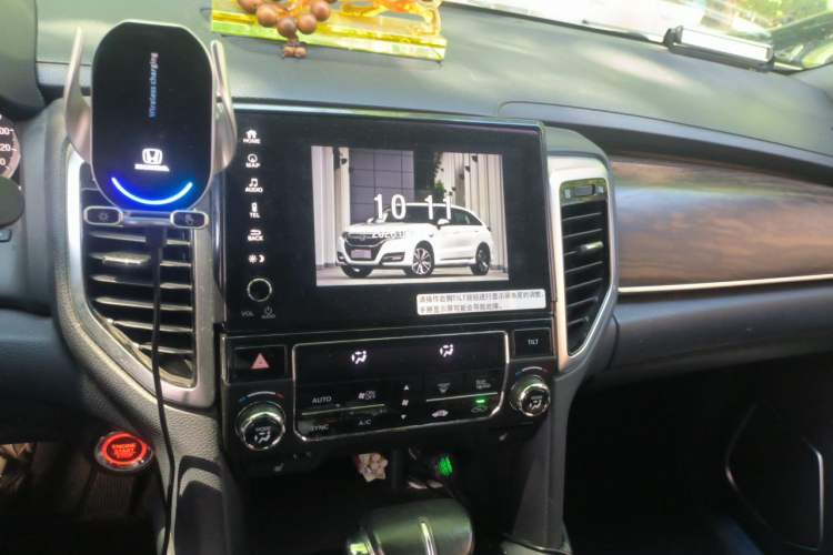 Used Honda UR-V 2017 240TURBO Two-Wheel Drive Luxury Edition China V Audio And AC Panel