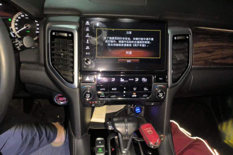 Used Honda UR-V 2017 240TURBO Two-Wheel Drive Luxury Edition China V Audio And AC Panel