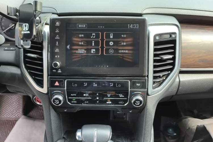 Used Honda UR-V 2017 240TURBO Two-Wheel Drive Luxury Edition China V Audio And AC Panel