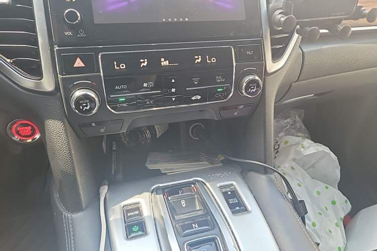 Used Honda UR-V 2017 370TURBO Four-Wheel Drive Prestige Edition China V Audio And AC Panel