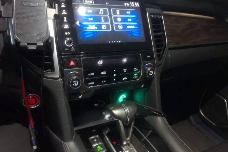 Used Honda UR-V 2017 240TURBO Two-Wheel Drive Luxury Edition China V Audio And AC Panel