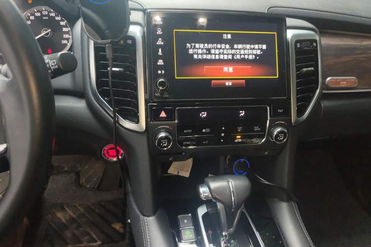 Used Honda UR-V 2017 240TURBO Two-Wheel Drive Luxury Edition China V Audio And AC Panel