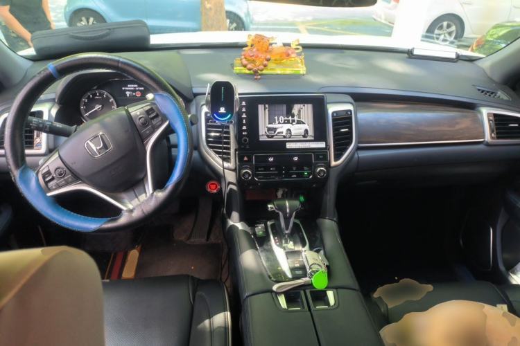 Used Honda UR-V 2017 240TURBO Two-Wheel Drive Luxury Edition China V Center Console