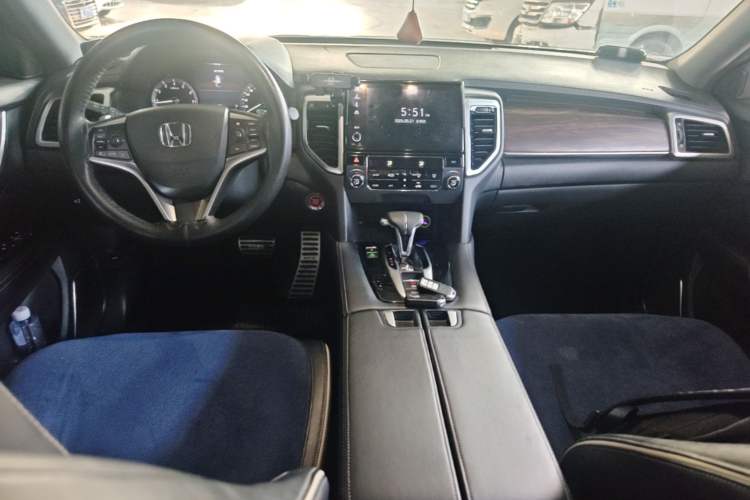 Used Honda UR-V 2017 240TURBO Two-Wheel Drive Classic Edition China V Center Console