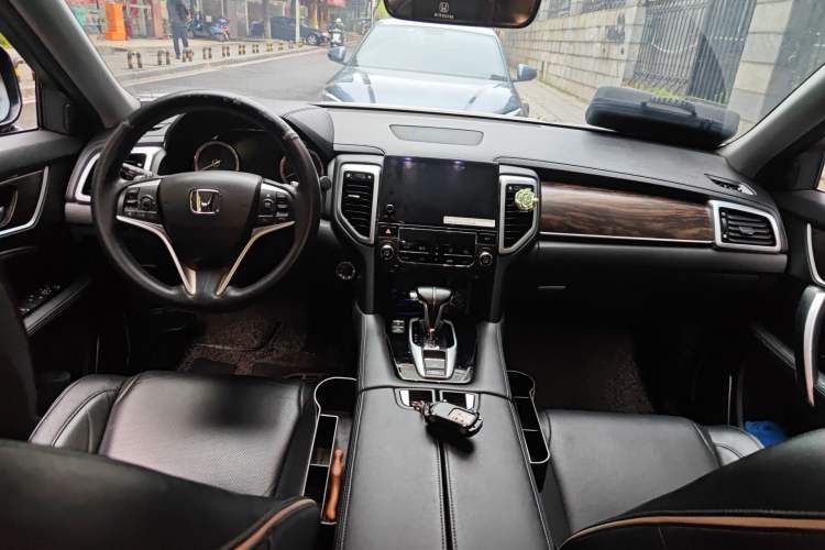 Used Honda UR-V 2017 240TURBO Two-Wheel Drive Luxury Edition China VI Center Console