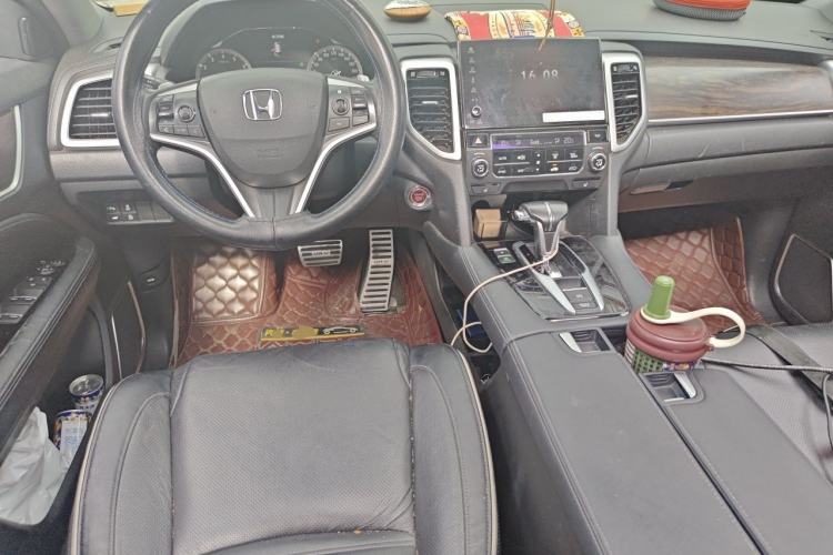 Used Honda UR-V 2017 240TURBO Two-Wheel Drive Luxury Edition China V Center Console