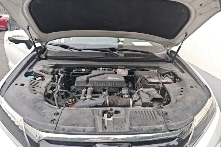 Used Honda UR-V 2017 240TURBO Two-Wheel Drive Luxury Edition China V Engine Bay