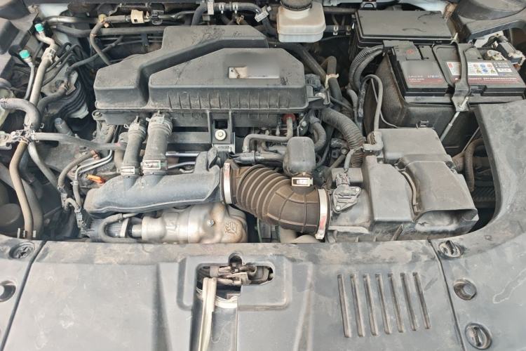 Used Honda UR-V  Engine Bay
