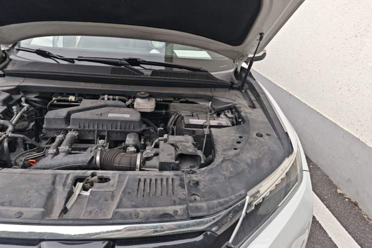 Used Honda UR-V 2017 240TURBO Two-Wheel Drive Luxury Edition China V Engine Bay Left