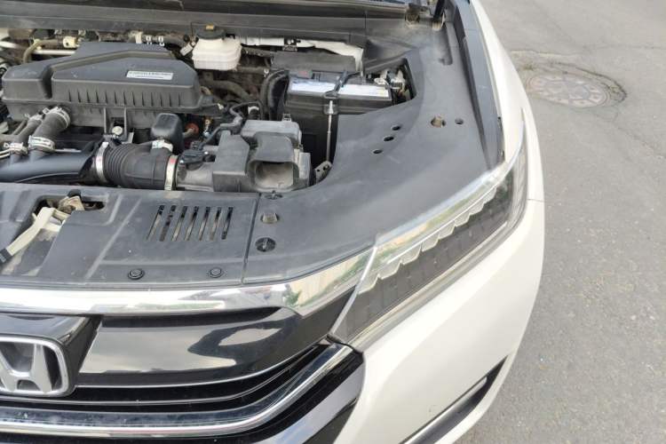 Used Honda UR-V 2017 240TURBO Two-Wheel Drive Luxury Edition China V Engine Bay Left