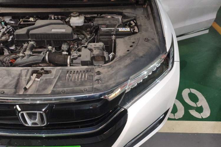 Used Honda UR-V 2017 240TURBO Two-Wheel Drive Luxury Edition China VI Engine Bay Left