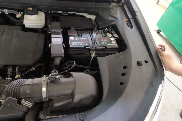 Used Honda UR-V 2017 370TURBO Four-Wheel Drive Prestige Edition China V Engine Bay Left