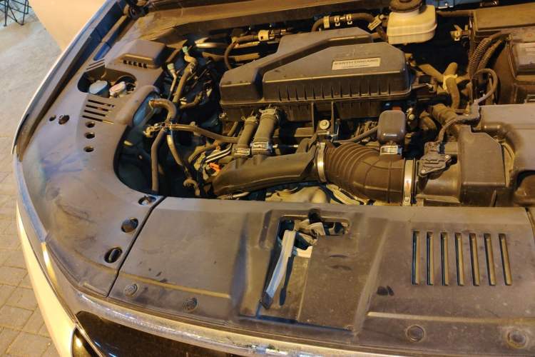 Used Honda UR-V 2017 240TURBO Two-Wheel Drive Classic Edition China V Engine Bay Right