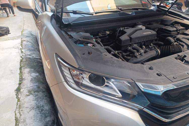 Used Honda UR-V 2017 240TURBO Two-Wheel Drive Classic Edition China V Engine Bay Right