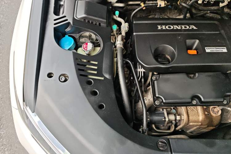 Used Honda UR-V 2017 370TURBO Four-Wheel Drive Prestige Edition China V Engine Bay Right