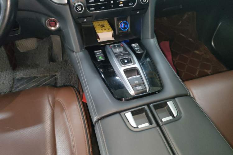 Used Honda UR-V 2017 370TURBO Four-Wheel Drive Prestige Edition China V Gear Lever