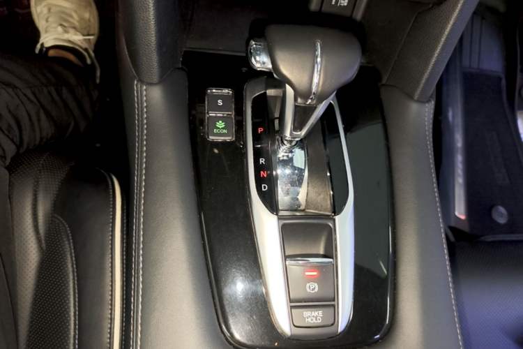Used Honda UR-V 2017 240TURBO Two-Wheel Drive Luxury Edition China V Gear Lever