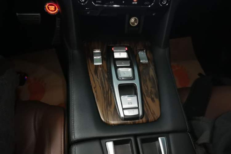 Used Honda UR-V 2017 370TURBO Four-Wheel Drive Prestige Edition China V Gear Lever