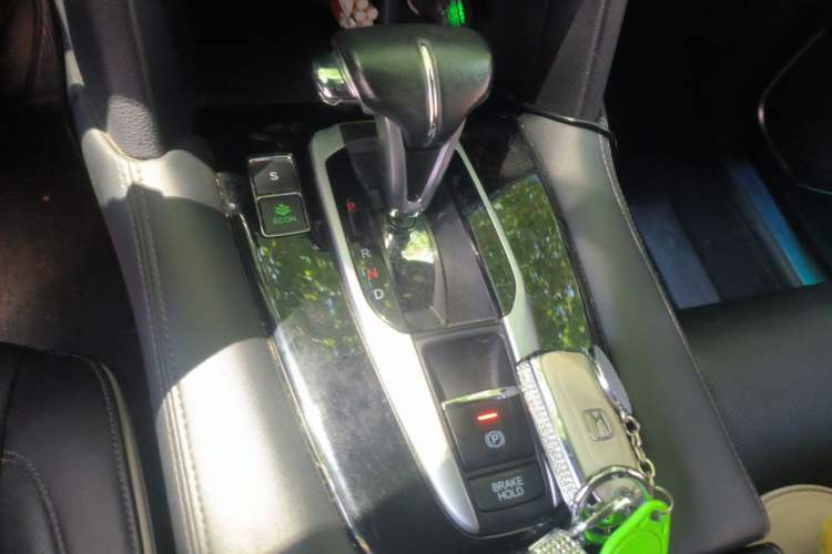 Used Honda UR-V 2017 240TURBO Two-Wheel Drive Luxury Edition China V Gear Lever