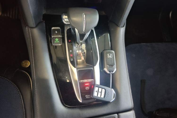 Used Honda UR-V 2017 240TURBO Two-Wheel Drive Classic Edition China V Gear Lever