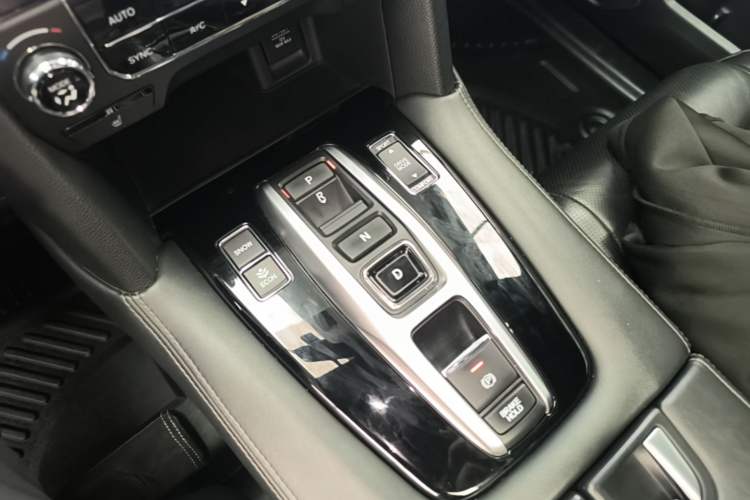 Used Honda UR-V 2017 370TURBO 2WD Prestige Edition China V Gear Lever