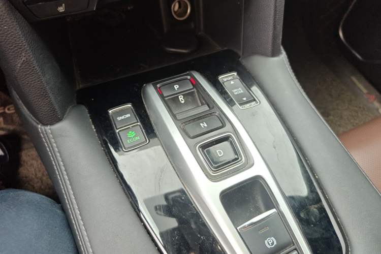 Used Honda UR-V 2017 370TURBO Four-Wheel Drive Prestige Edition China V Gear Lever