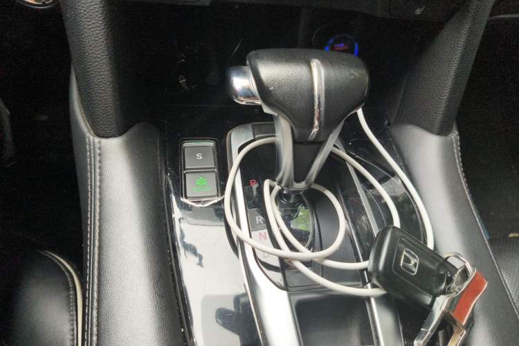 Used Honda UR-V 2017 240TURBO Two-Wheel Drive Luxury Edition China V Gear Lever