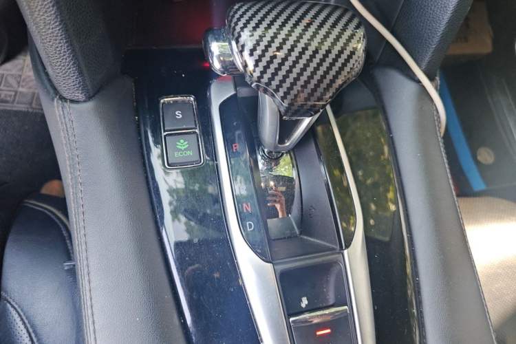 Used Honda UR-V 2017 240TURBO Two-Wheel Drive Classic Edition China V Gear Lever