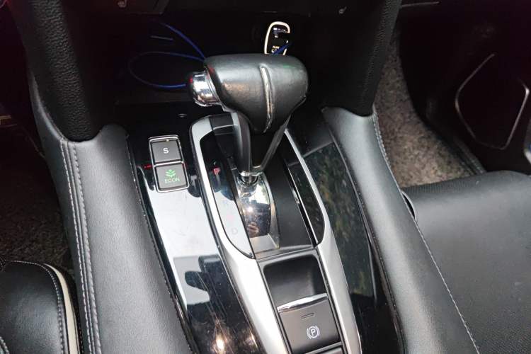 Used Honda UR-V 2017 240TURBO Two-Wheel Drive Luxury Edition China VI Gear Lever